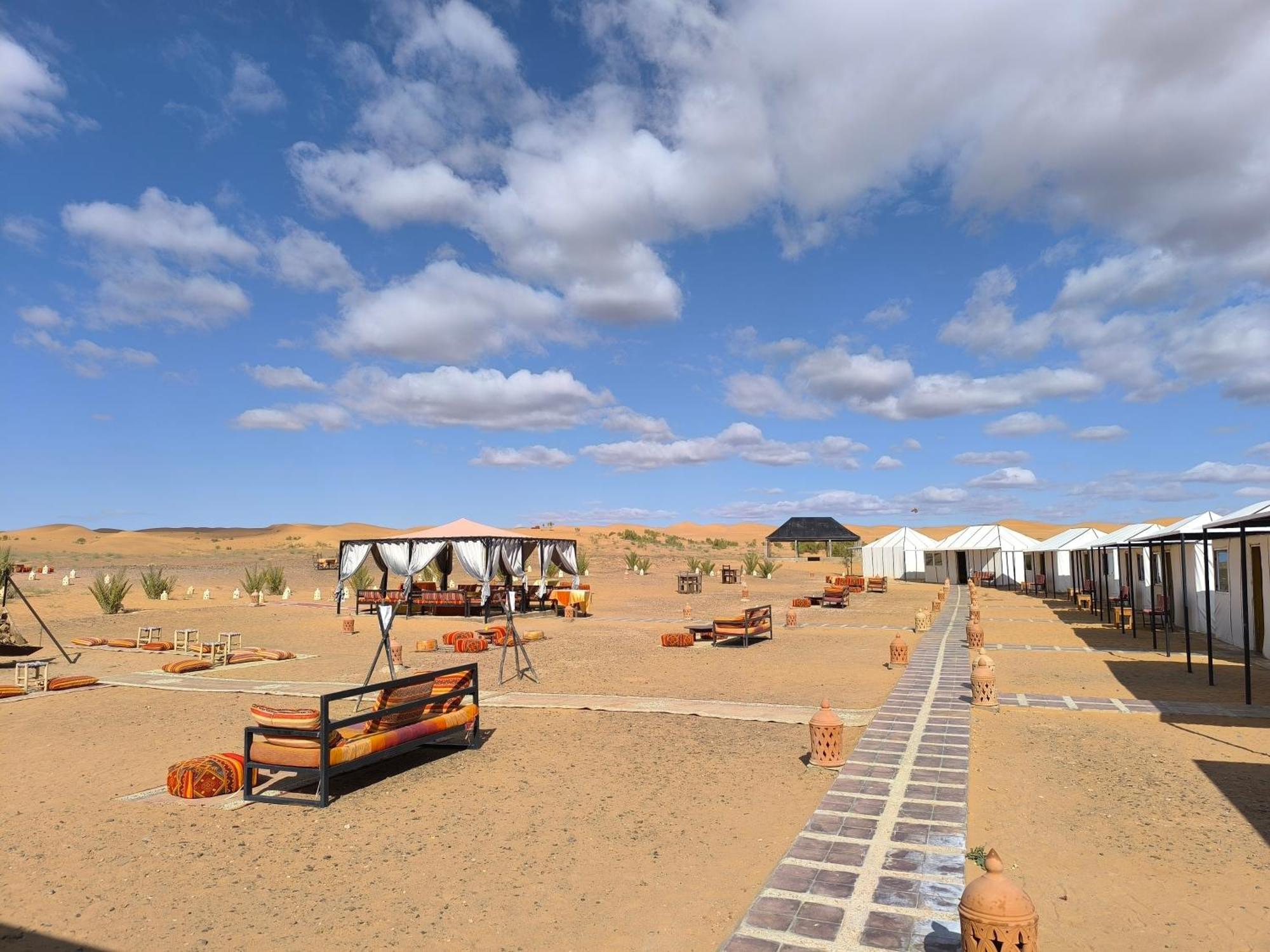 Hotel Luxury Bega Camp à Merzouga Extérieur photo