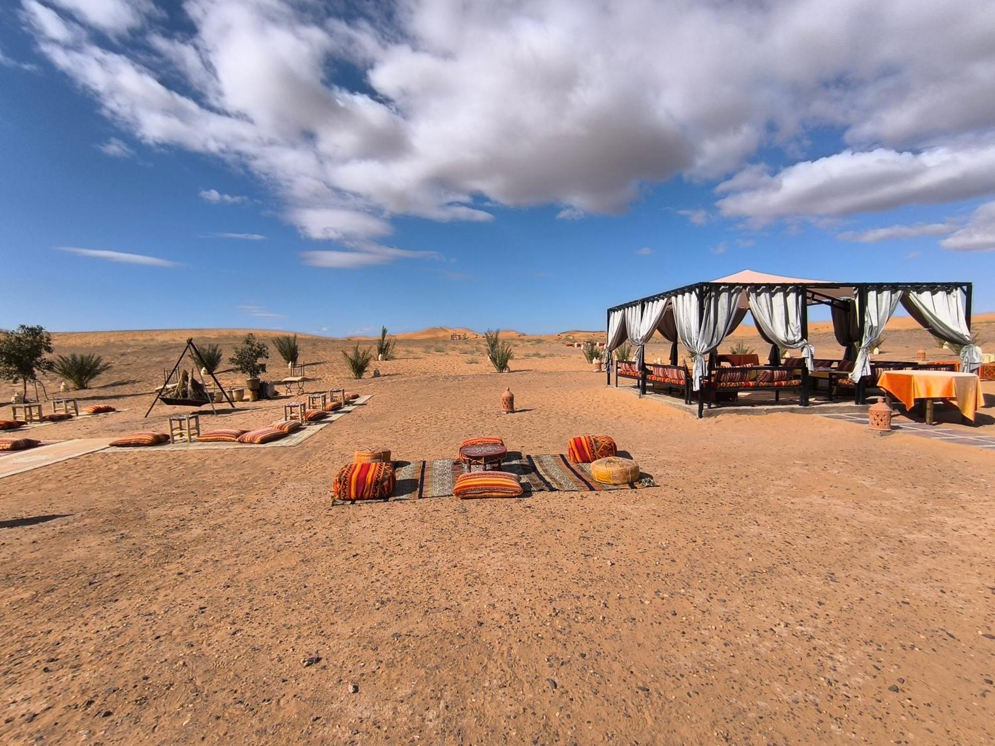 Hotel Luxury Bega Camp à Merzouga Extérieur photo